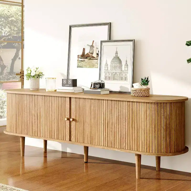 Meuble TV avec pieds en bois massif, console TV de style scandinave avec porte à tambour